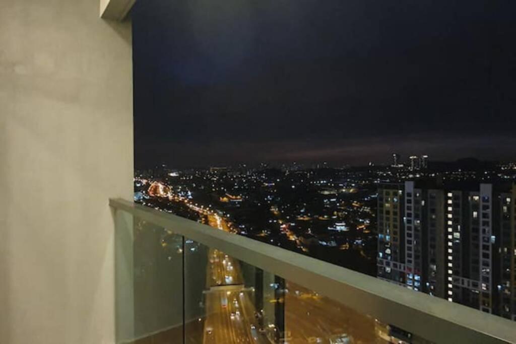 Apple Home 2 At Menara Simfoni, King Size Bed, Cheras, Nexflix, Wifi, Parking Seri Kembangan Eksteriør bilde